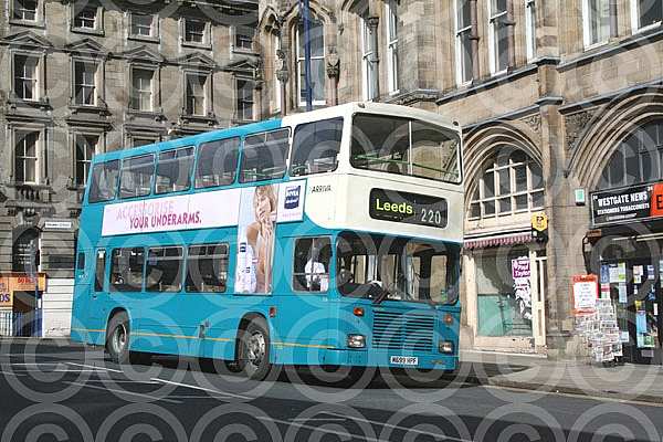 M699HPF Arriva Yorkshire London & Country