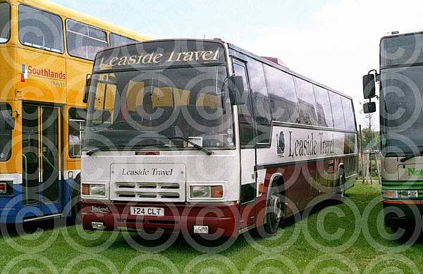 124CLT (G661WMD) Leaside Buses(Cowie) London Coaches(Leaside)